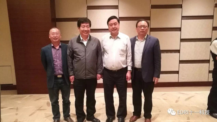 3-趙振元同志與劉濟(jì)東、樊后檐、王明云同志親切合影.jpg